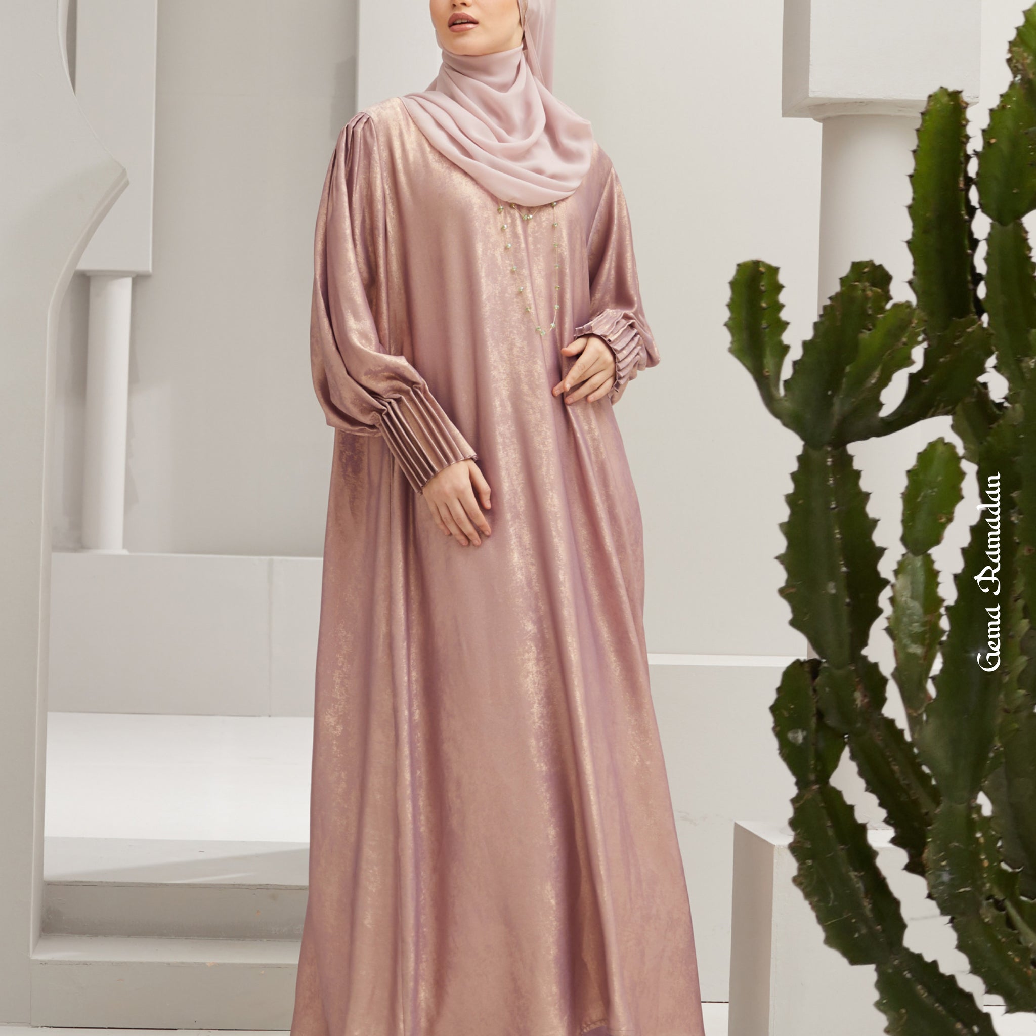 Khalish Abaya in Golden Pink