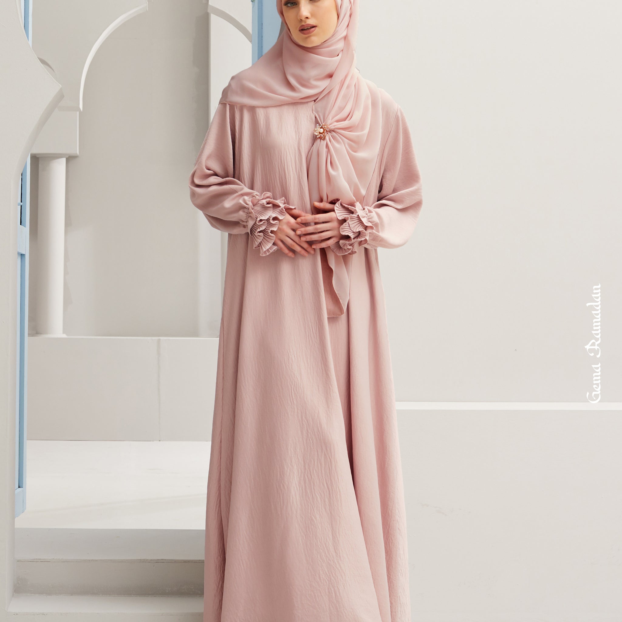 Marwa Abaya in Rose Quartz