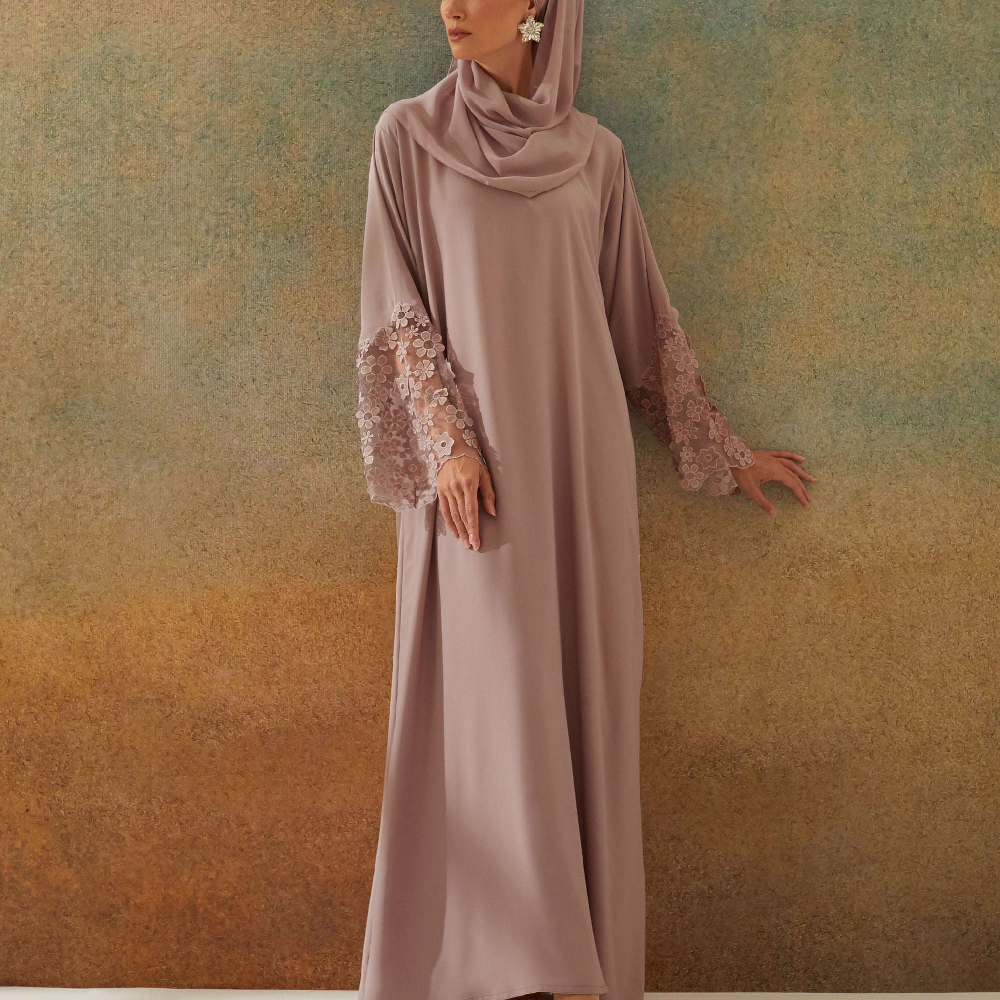 Eshaal Abaya in Baby Pink