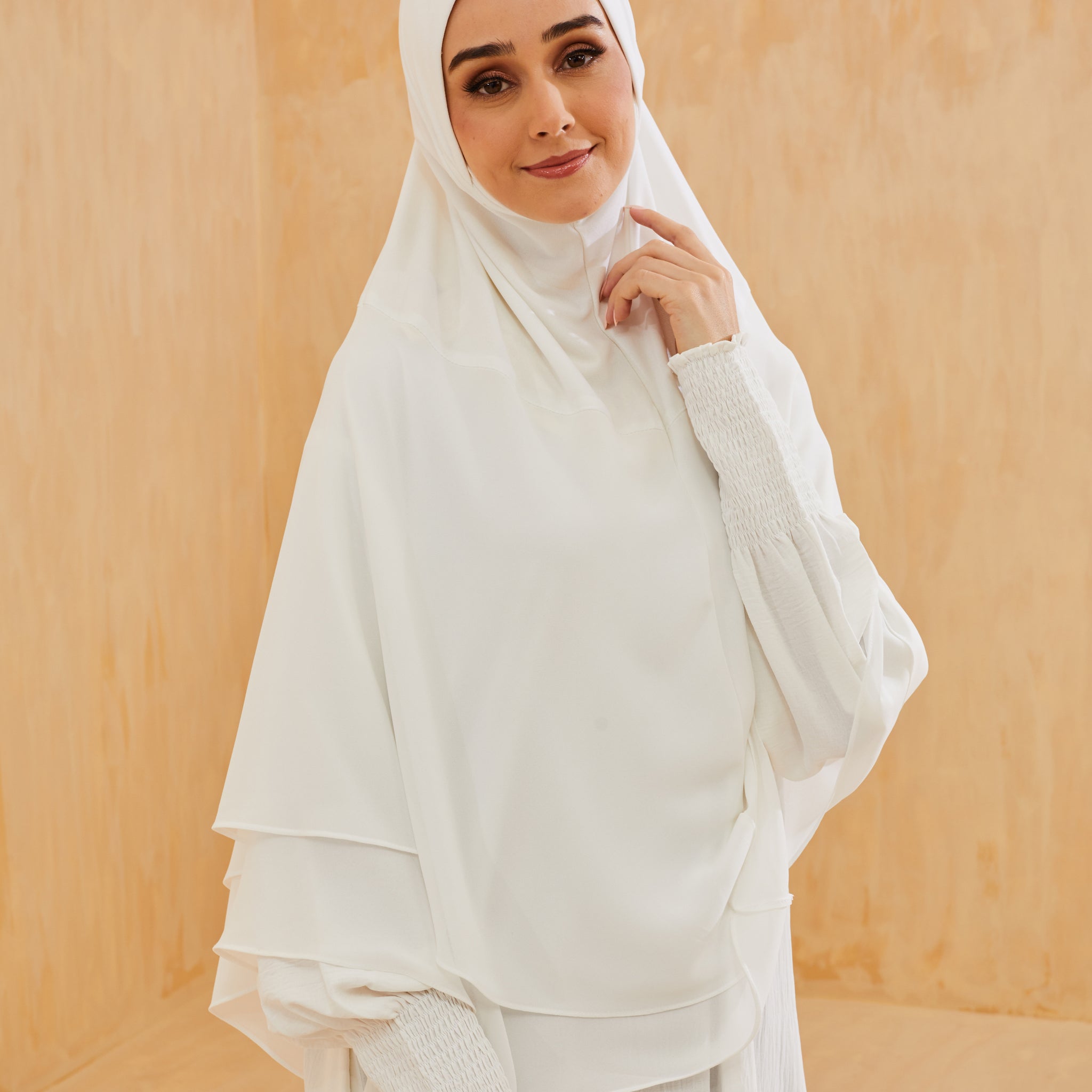 Khimar Zohra in Off White