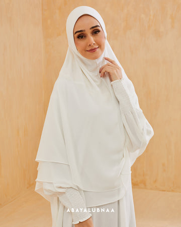 Khimar Zohra in Off White