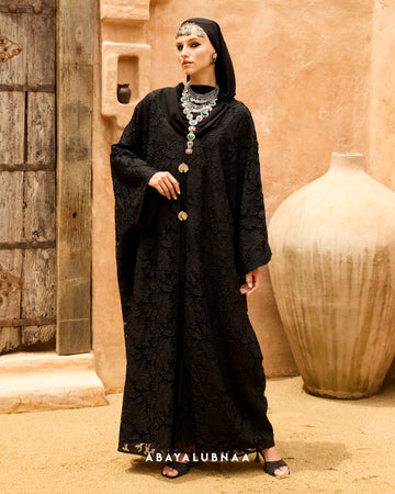 Salma Kaftan in Meteorite