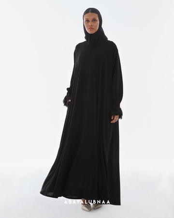 Soraya Abaya in Meteorite